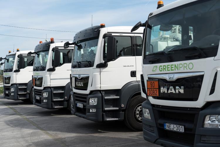 Greenpro MAN tehergépjárművek közelképe a telephelyen