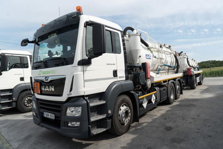 Greenpro MAN TGS tartályos szennyvízszállító tehergépjármű oldalnézetből