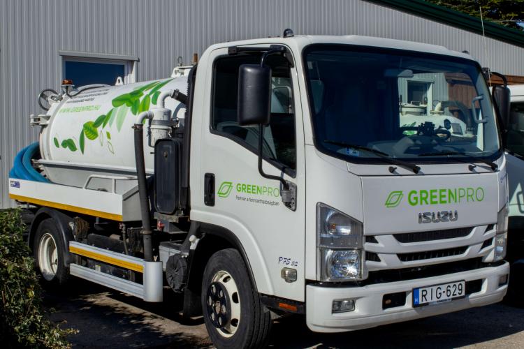 Greenpro Isuzu kistartályos szennyvízszállító jármű